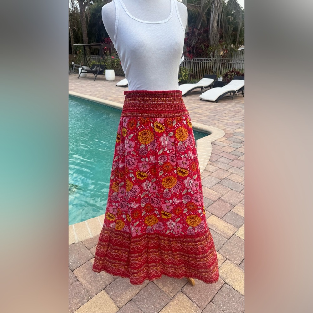 Vibrant Floral Cloth and Portrait Maxi Skirt in Red and Orange in size Large NWT